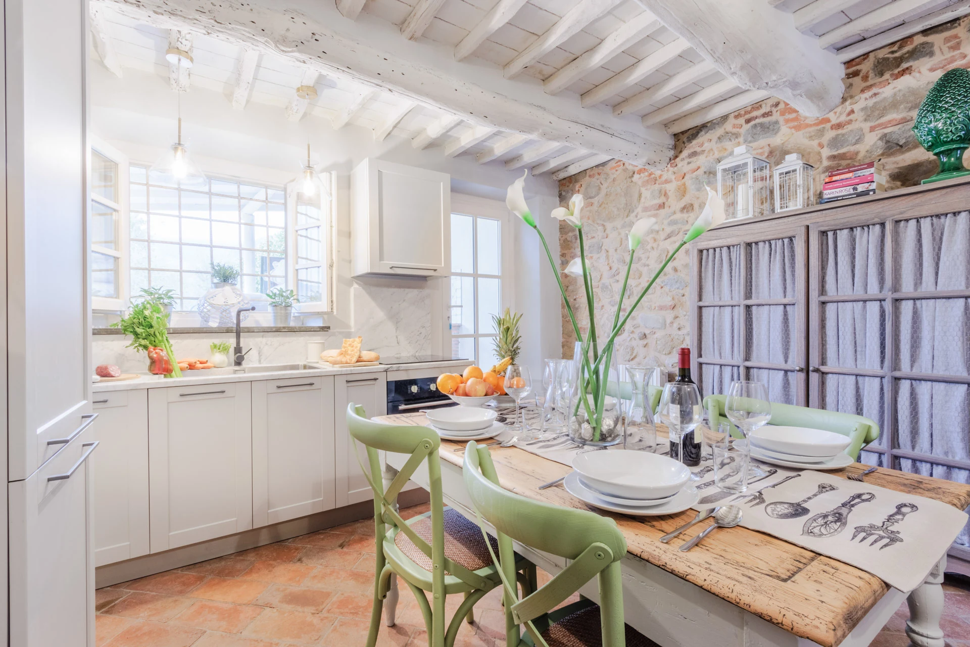 Cucina e tavolo da pranzo di Iole